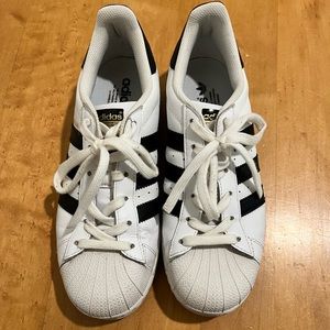 Womens adidas superstar size 8. Good condition.